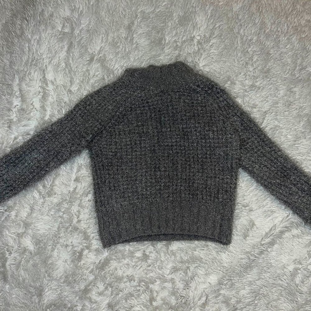 Knitted Crop Top Sweater. Size: S.